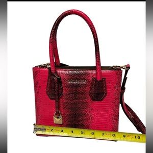 Michael Kors Mercer Studio Messenger Bag Purse Ultra Pink Snake Skin EUC
